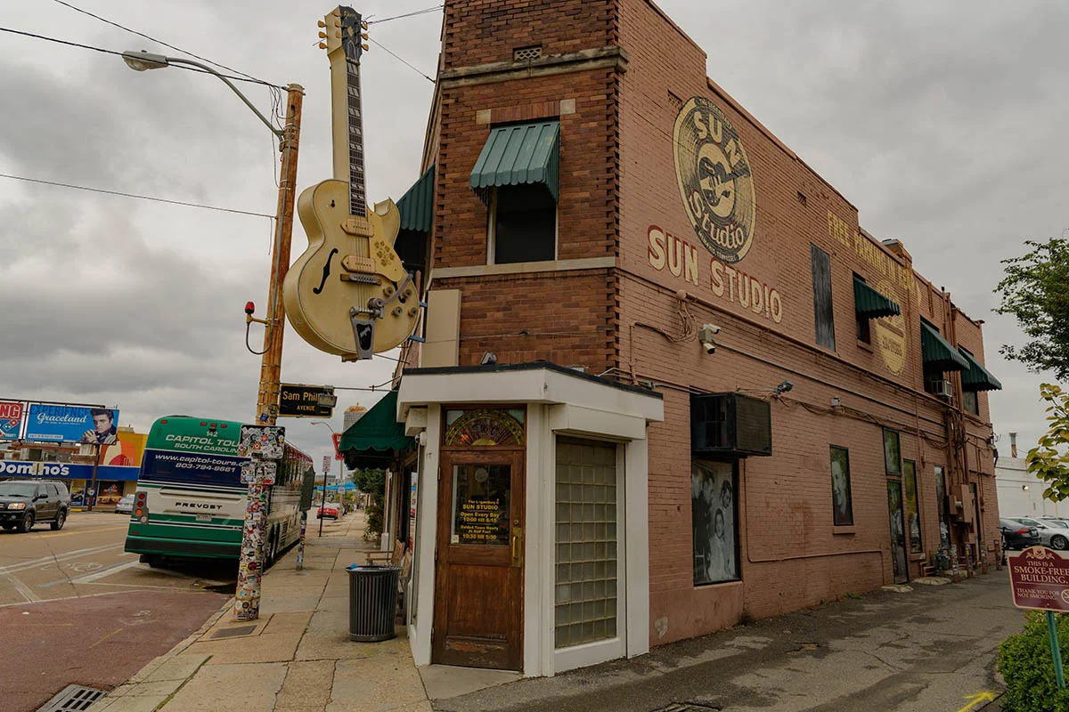 How far is sun studio 2025 from graceland