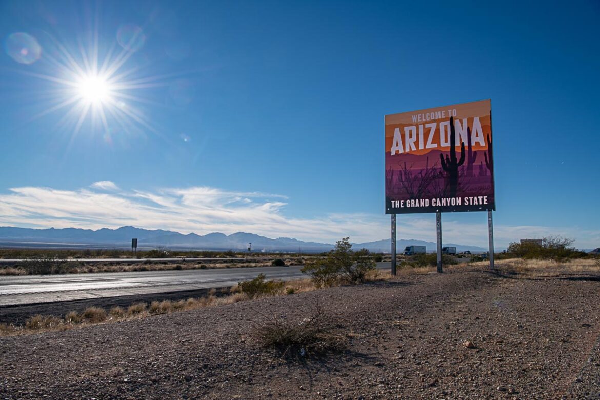 The Arizona/New Mexico state line on Interstate 10